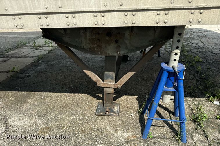 image for item DV5876 2002 Stoughton  AVW-485T-S-C-AR dry van trailer