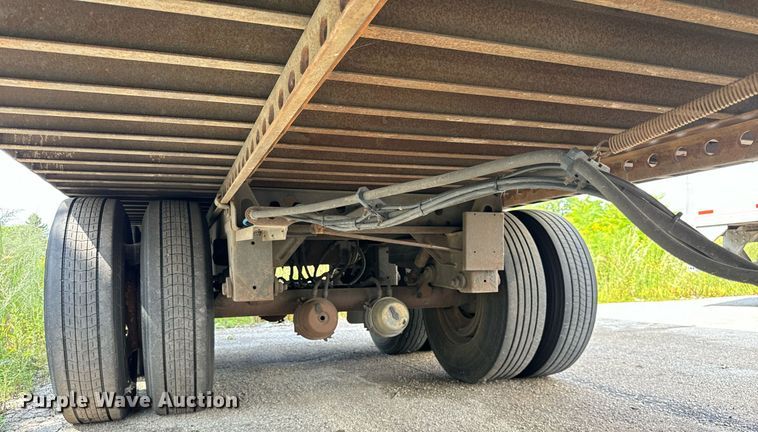 image for item DV5876 2002 Stoughton  AVW-485T-S-C-AR dry van trailer