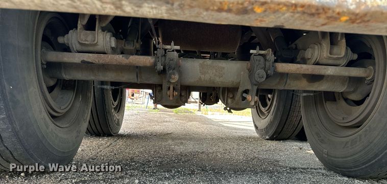 image for item DV5876 2002 Stoughton  AVW-485T-S-C-AR dry van trailer