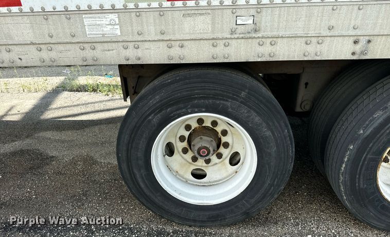 image for item DV5876 2002 Stoughton  AVW-485T-S-C-AR dry van trailer