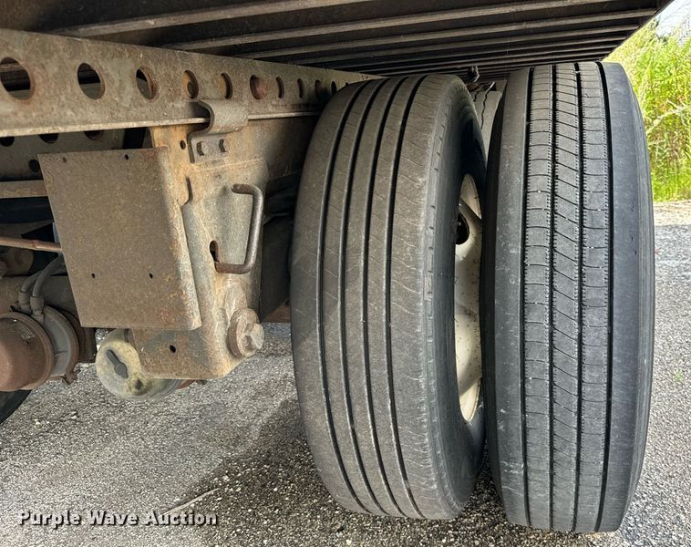 image for item DV5876 2002 Stoughton  AVW-485T-S-C-AR dry van trailer