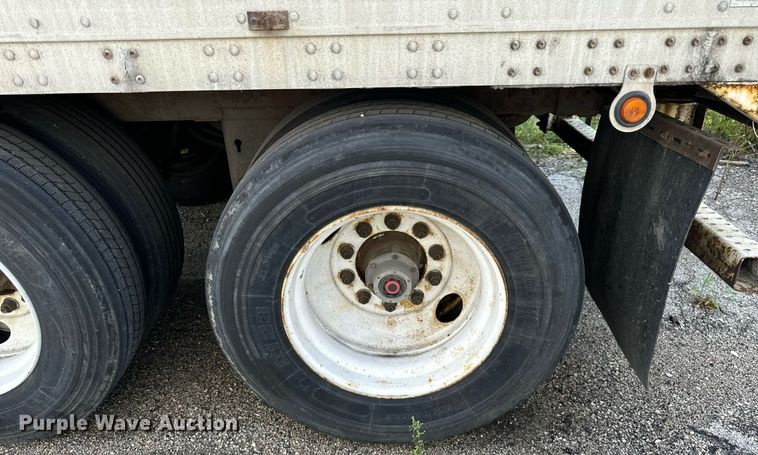 image for item DV5876 2002 Stoughton  AVW-485T-S-C-AR dry van trailer