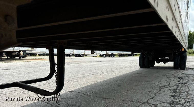 image for item DV5878 2005 Stoughton  AVW-535T-S-C-AR dry van trailer