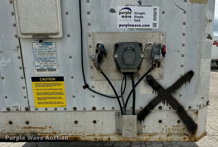 image for item DV5878 2005 Stoughton  AVW-535T-S-C-AR dry van trailer