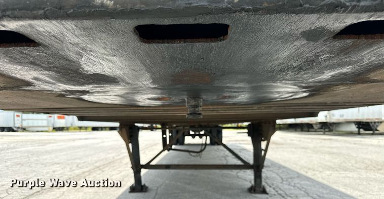 image for item DV5878 2005 Stoughton  AVW-535T-S-C-AR dry van trailer