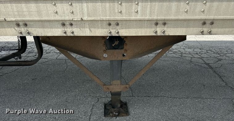 image for item DV5878 2005 Stoughton  AVW-535T-S-C-AR dry van trailer