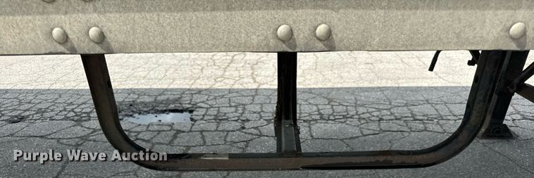 image for item DV5878 2005 Stoughton  AVW-535T-S-C-AR dry van trailer