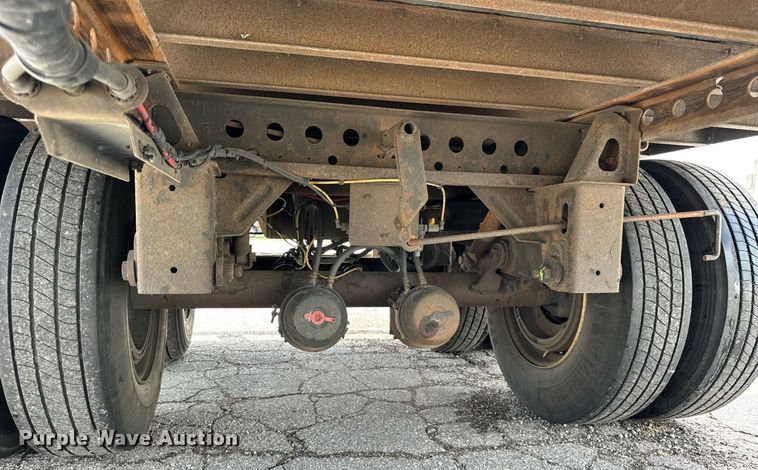 image for item DV5878 2005 Stoughton  AVW-535T-S-C-AR dry van trailer