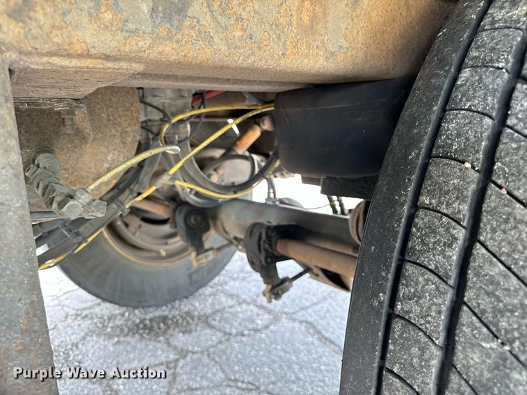 image for item DV5878 2005 Stoughton  AVW-535T-S-C-AR dry van trailer