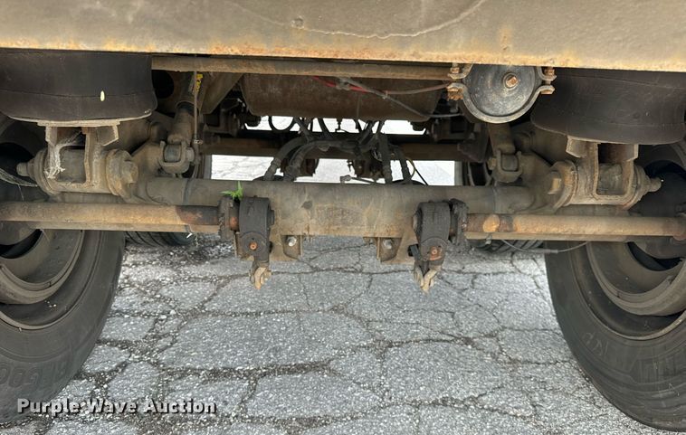 image for item DV5878 2005 Stoughton  AVW-535T-S-C-AR dry van trailer