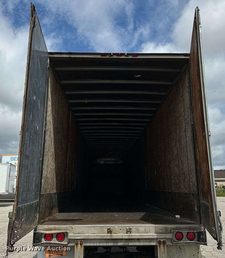 image for item DV5878 2005 Stoughton  AVW-535T-S-C-AR dry van trailer