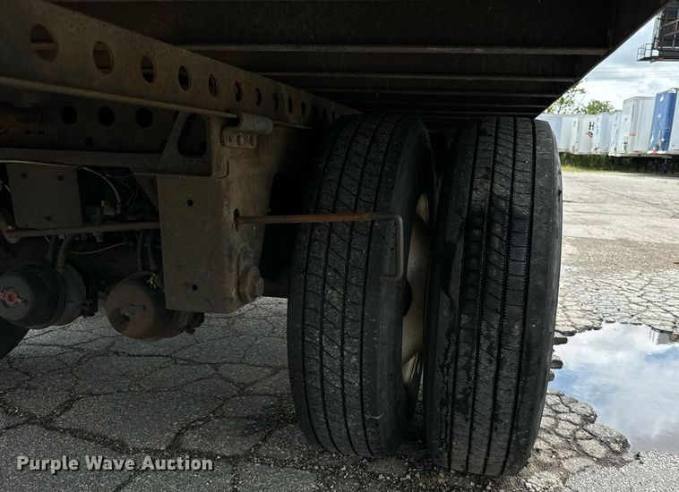 image for item DV5878 2005 Stoughton  AVW-535T-S-C-AR dry van trailer