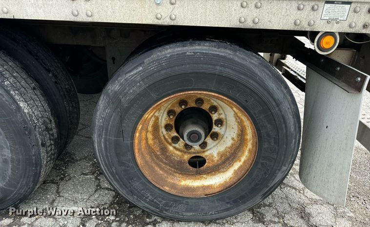 image for item DV5878 2005 Stoughton  AVW-535T-S-C-AR dry van trailer