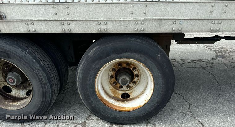image for item DV5878 2005 Stoughton  AVW-535T-S-C-AR dry van trailer