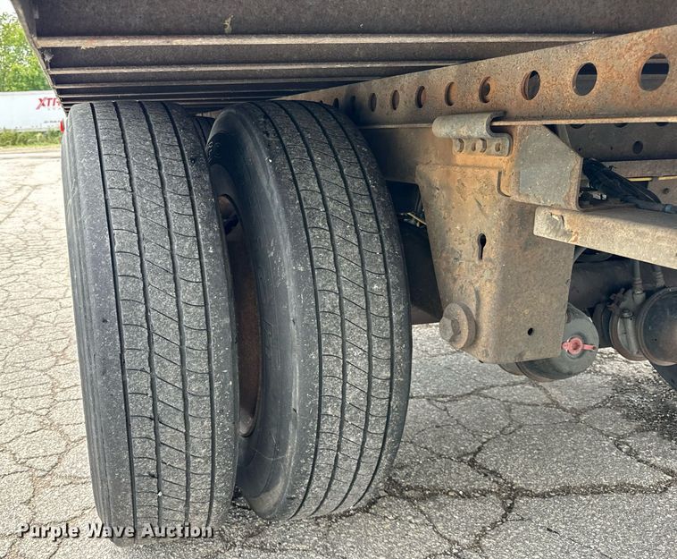 image for item DV5878 2005 Stoughton  AVW-535T-S-C-AR dry van trailer