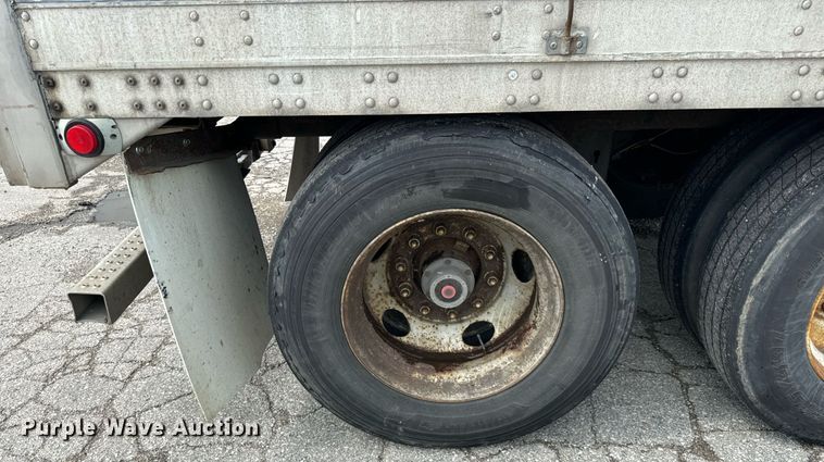 image for item DV5878 2005 Stoughton  AVW-535T-S-C-AR dry van trailer