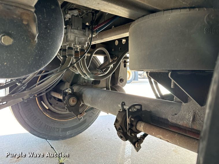 image for item DV5881 2013 Stoughton  AVW-535T-S-C-AR dry van trailer