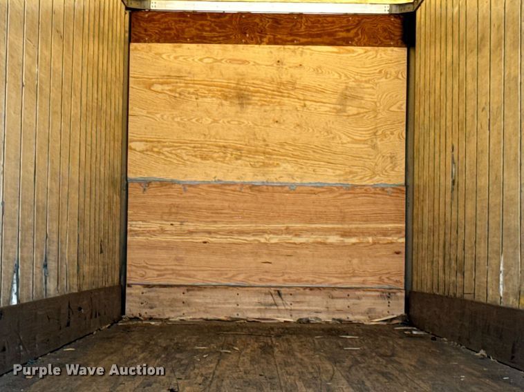 image for item DV5881 2013 Stoughton  AVW-535T-S-C-AR dry van trailer