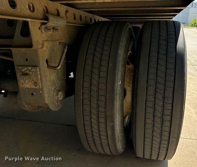 image for item DV5881 2013 Stoughton  AVW-535T-S-C-AR dry van trailer