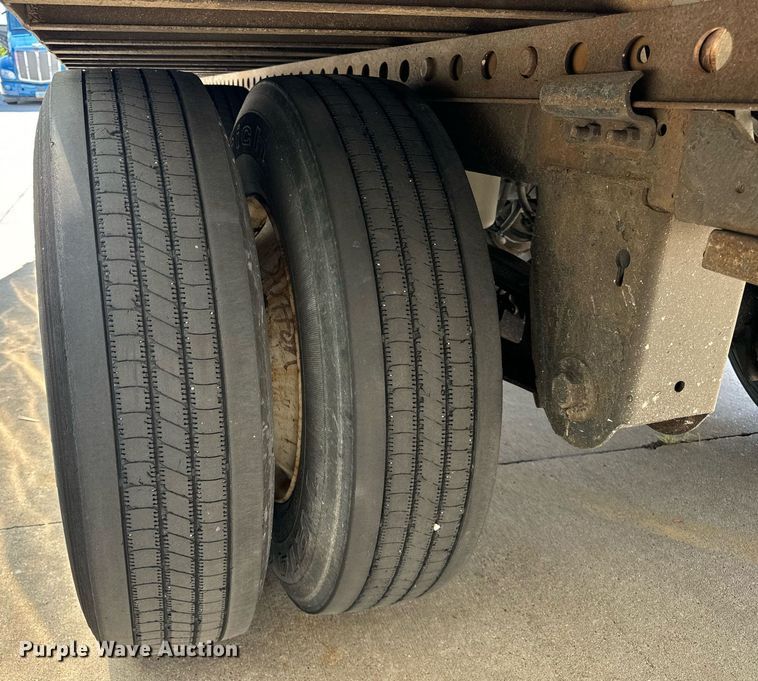 image for item DV5881 2013 Stoughton  AVW-535T-S-C-AR dry van trailer