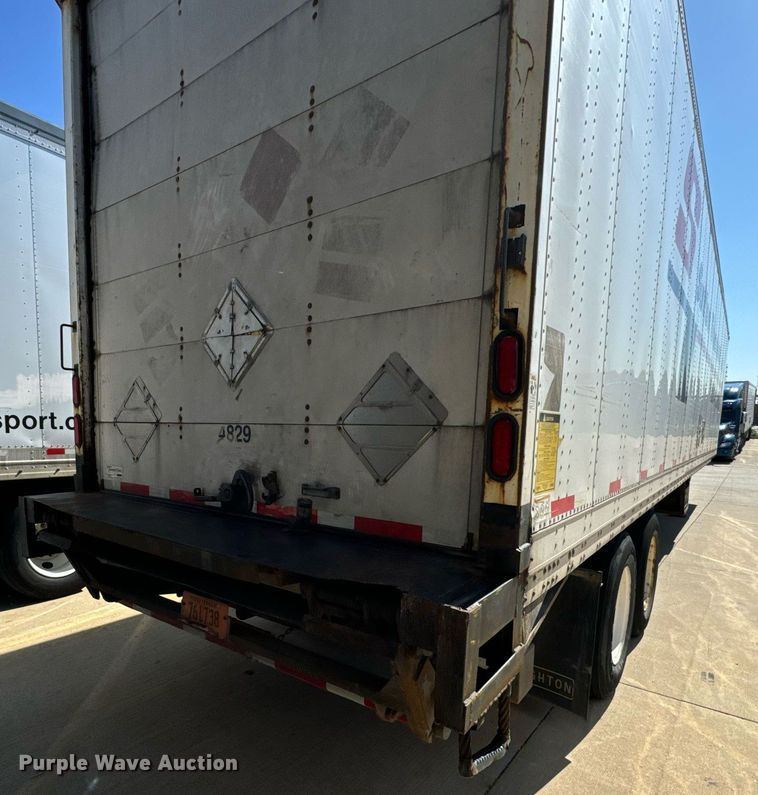 image for item DV5882 2013 Stoughton AVW-485T-S-C-AR dry van trailer