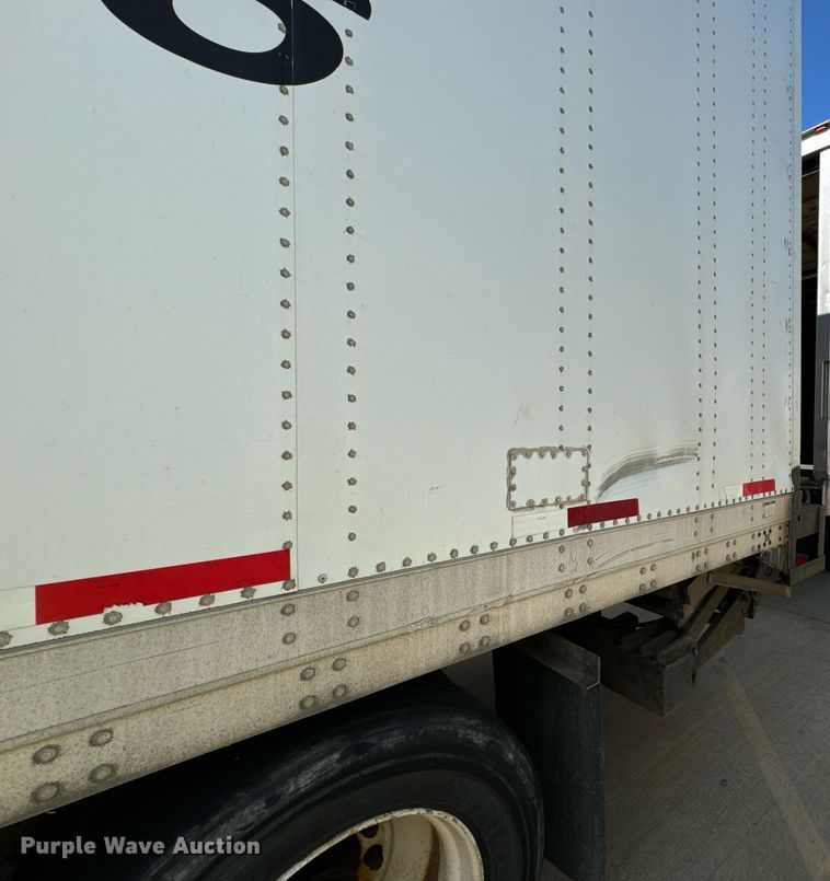 image for item DV5882 2013 Stoughton AVW-485T-S-C-AR dry van trailer