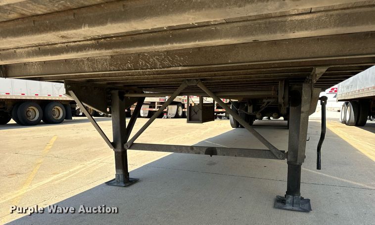 image for item DV5882 2013 Stoughton AVW-485T-S-C-AR dry van trailer