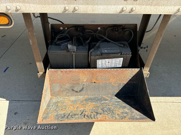 image for item DV5882 2013 Stoughton AVW-485T-S-C-AR dry van trailer