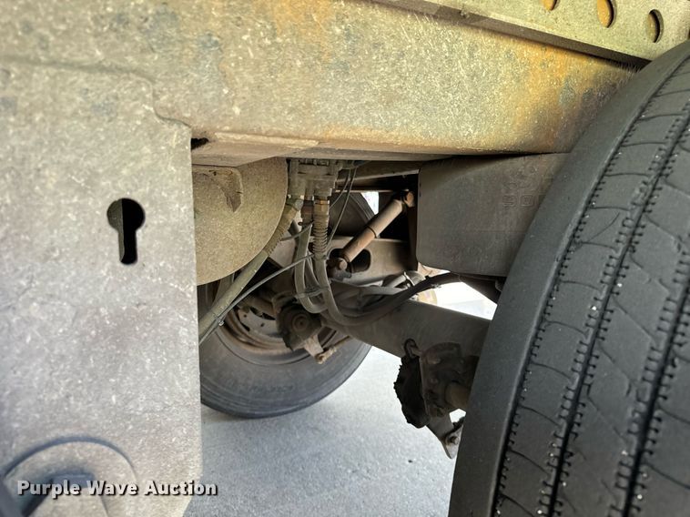 image for item DV5882 2013 Stoughton AVW-485T-S-C-AR dry van trailer