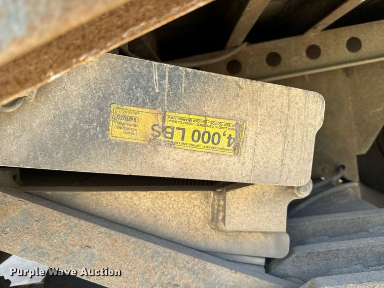 image for item DV5882 2013 Stoughton AVW-485T-S-C-AR dry van trailer