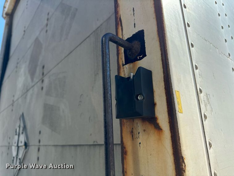 image for item DV5882 2013 Stoughton AVW-485T-S-C-AR dry van trailer