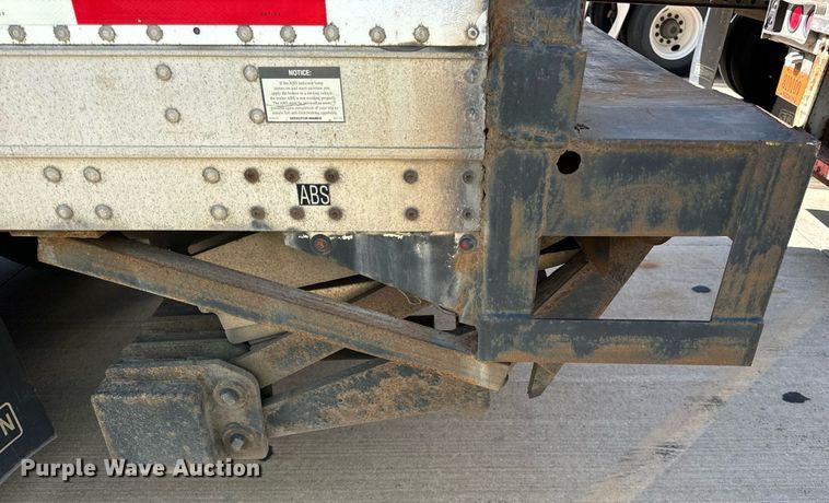 image for item DV5882 2013 Stoughton AVW-485T-S-C-AR dry van trailer