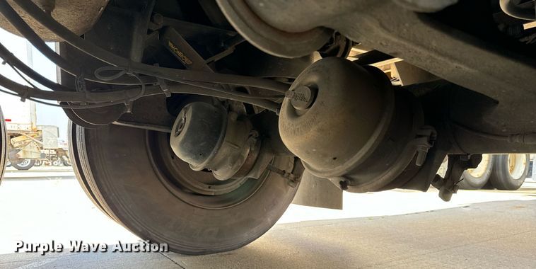 image for item DV5882 2013 Stoughton AVW-485T-S-C-AR dry van trailer