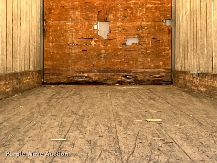 image for item DV5882 2013 Stoughton AVW-485T-S-C-AR dry van trailer