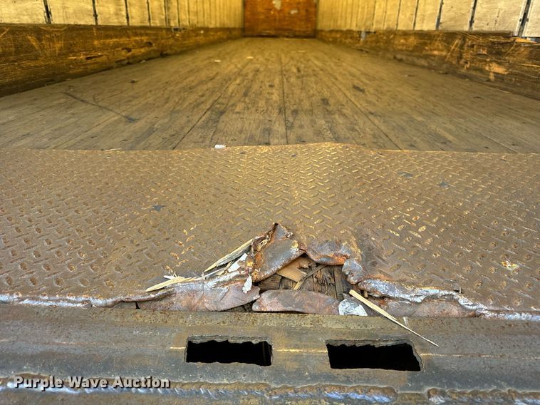 image for item DV5882 2013 Stoughton AVW-485T-S-C-AR dry van trailer