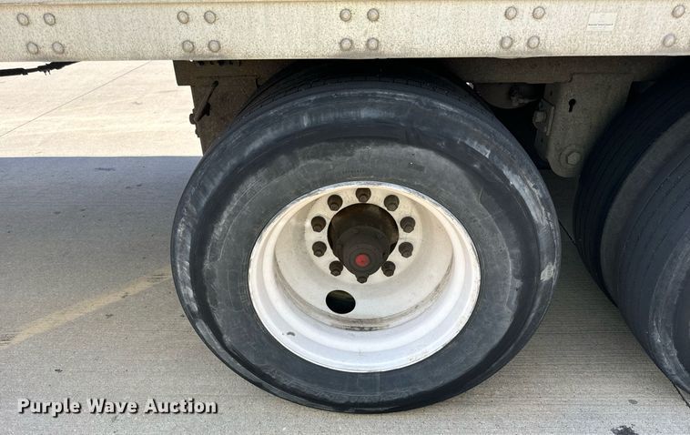 image for item DV5882 2013 Stoughton AVW-485T-S-C-AR dry van trailer