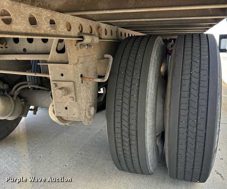 image for item DV5882 2013 Stoughton AVW-485T-S-C-AR dry van trailer