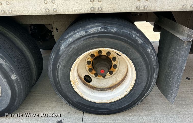 image for item DV5882 2013 Stoughton AVW-485T-S-C-AR dry van trailer