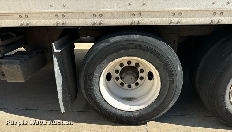 image for item DV5882 2013 Stoughton AVW-485T-S-C-AR dry van trailer