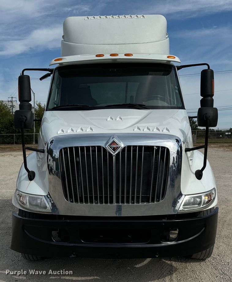 image for item DV5917 2012 International  8600 semi truck