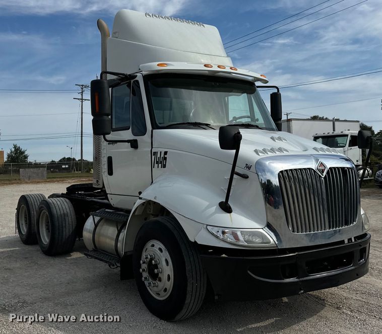 image for item DV5917 2012 International  8600 semi truck