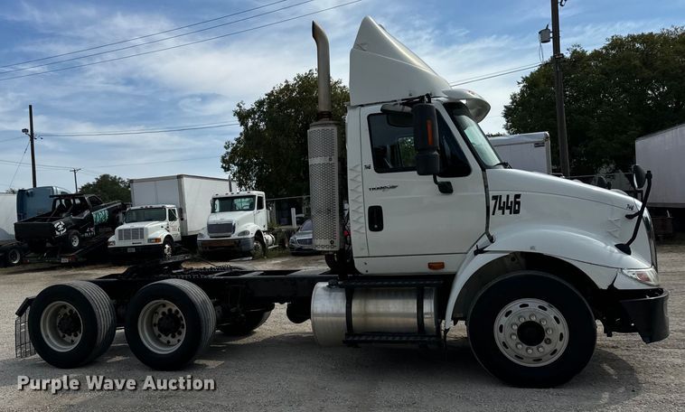 image for item DV5917 2012 International  8600 semi truck