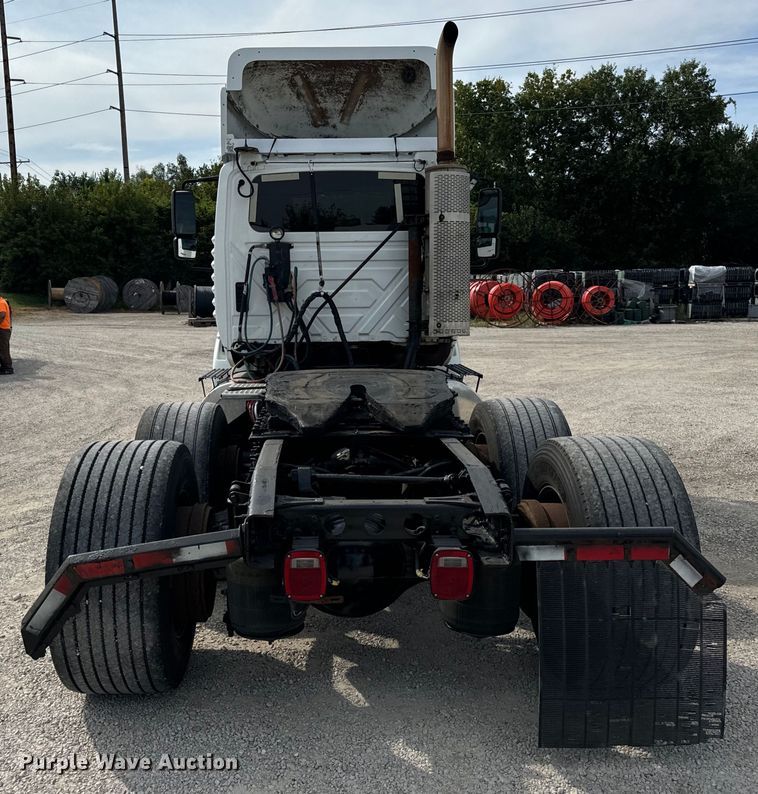 image for item DV5917 2012 International  8600 semi truck