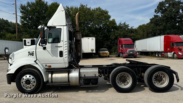 image for item DV5917 2012 International  8600 semi truck