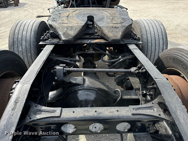 image for item DV5917 2012 International  8600 semi truck