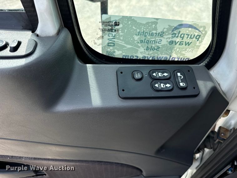 image for item DV5917 2012 International  8600 semi truck