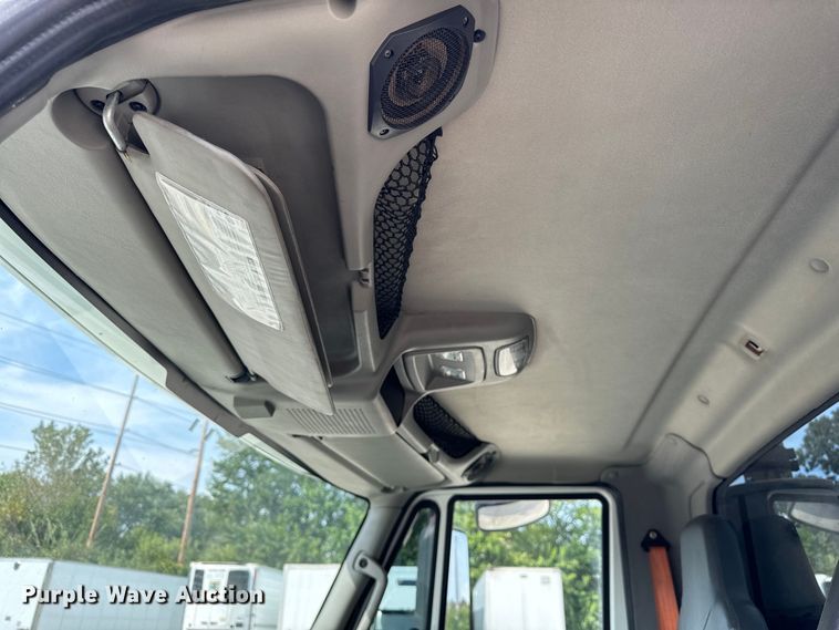 image for item DV5917 2012 International  8600 semi truck