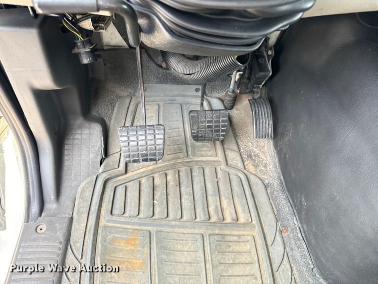 image for item DV5917 2012 International  8600 semi truck