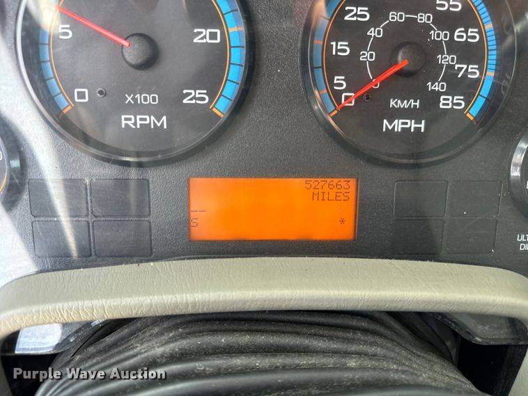 image for item DV5917 2012 International  8600 semi truck