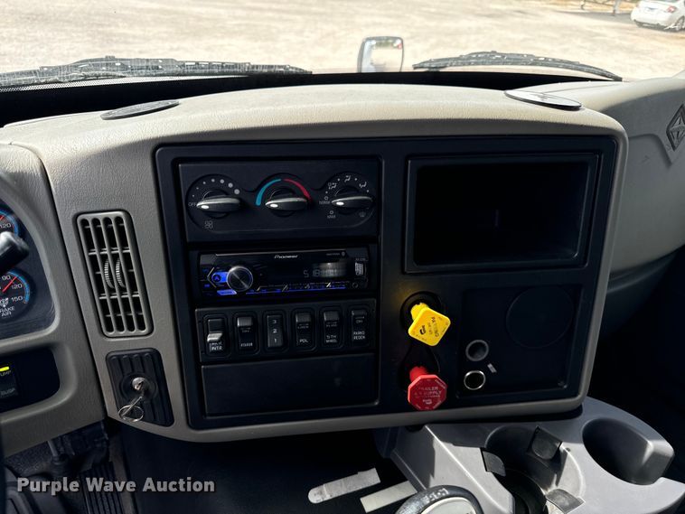 image for item DV5917 2012 International  8600 semi truck